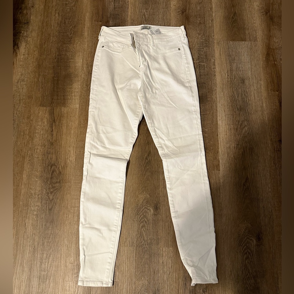 Abercrombie High Rise White skinny Jean - size 29L